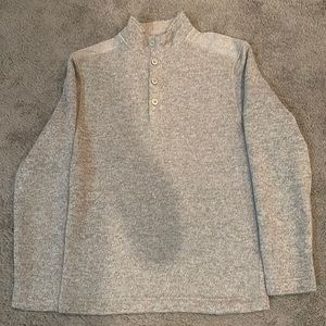 Beautiful sand colored Van Heusen knit sweater. Soft fleece-like interior.